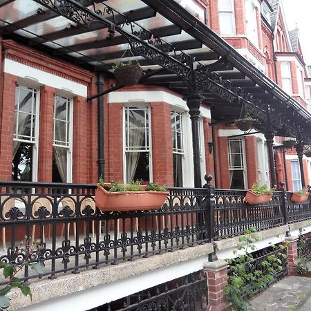 Glen Usk Hotel Llandrindod Wells Exterior photo
