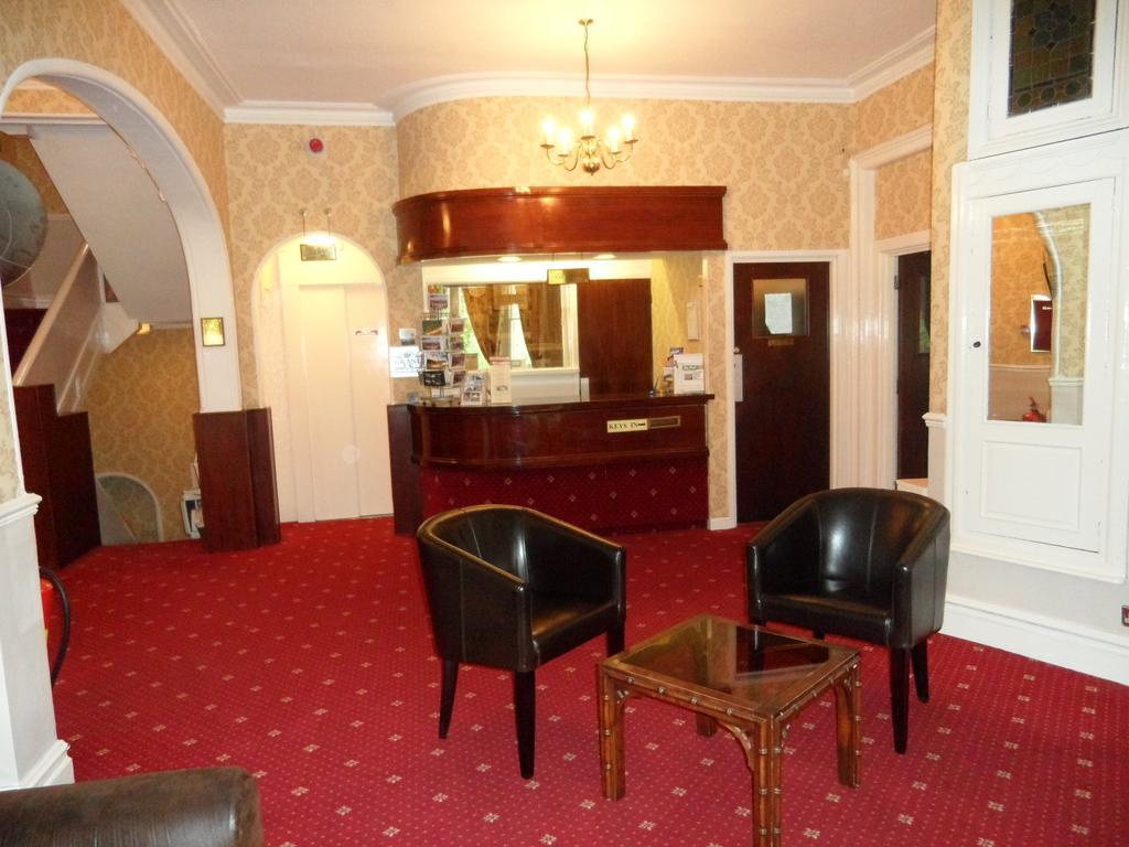 Glen Usk Hotel Llandrindod Wells Exterior photo