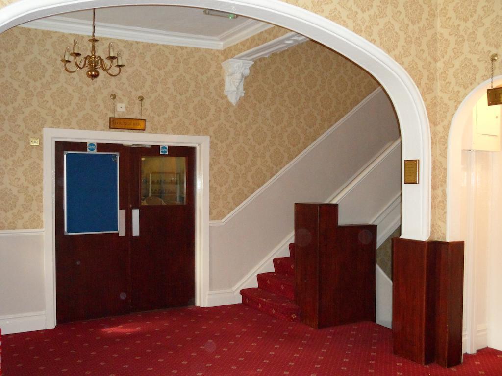 Glen Usk Hotel Llandrindod Wells Exterior photo